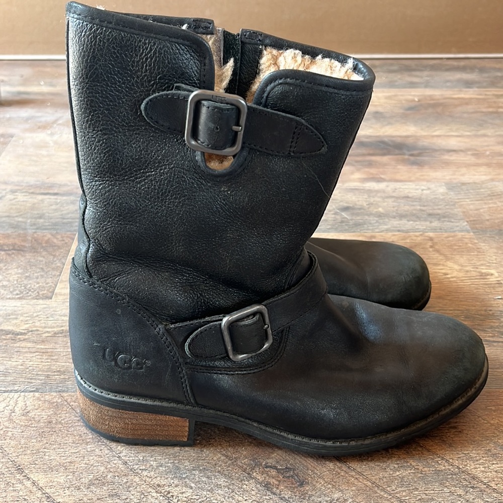 UGG Chaney Boots women’s size 8